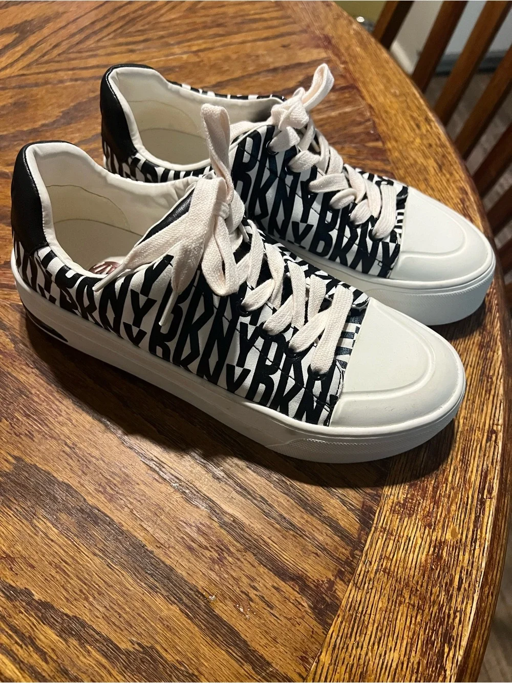 DKNY Black and White Low Top Sneakers like new